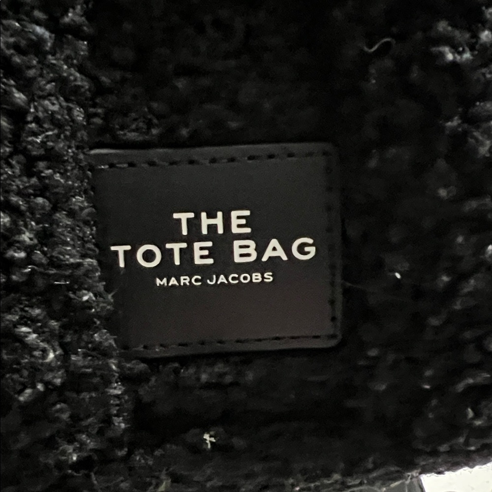 Marc Jacobs black teddy The Tote crossbody - Picture 3 of 10